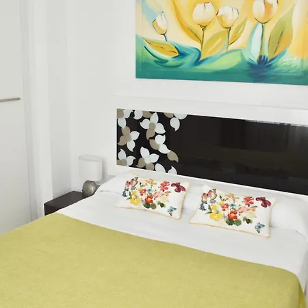 Adriana. Centrico, A 50m De La Playa. *